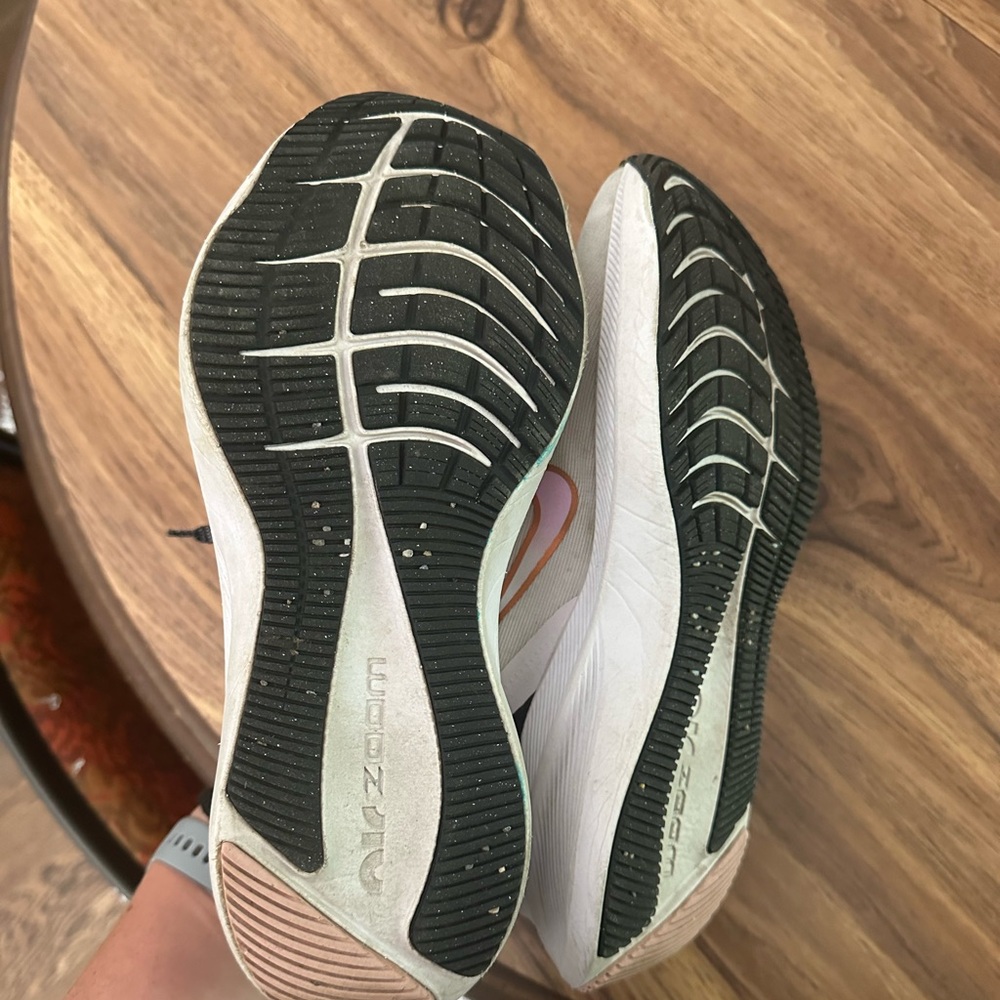 Nike zoom 7.5 👟 only worn a handful of times! Just sitting in my closet